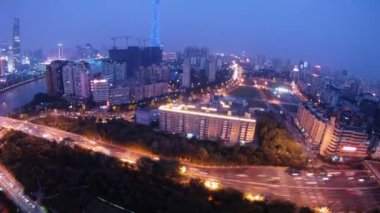 yol inşaat guangzhou yeni tv yayıncılığı ofis binası yakınında otomobil devam