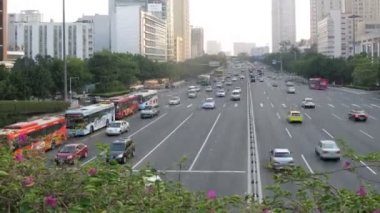 makineleri karayolu üzerinde panu için öğleden sonra git