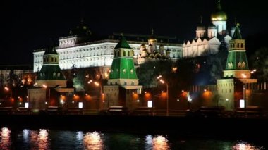 askeri konvoy binmek Moskova kremlin zafer günü geçit töreni provası, İskele tarafından
