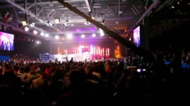 çok insan büyük salonda olay Moskova 3 battle at mücadele