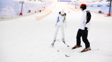 ne-ecek var olmak daha iyi kapalı kayak kayakçı eğitmen ile kız iddia