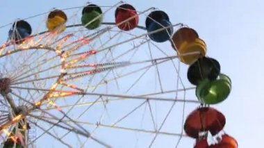 gözlem tekerleği sinek yuvarlak ve çok renkli ışık parlaklık