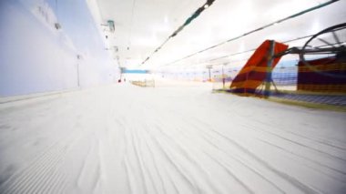kamera büyük spor Merkezi'nde barrage yakınındaki tepeden aşağı gider.