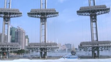 insanlar çeşme Adası haixinsha üzerinde yürümek.