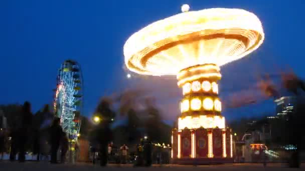 People ride on shone chairoplane in night — Stock Video