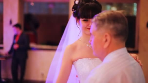 Père danse slow dance avec sa fille sur son mariage — Video