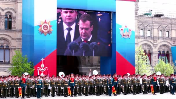 President of Russia Dmitriy Medvedev speech shown on digital screen — Stock Video