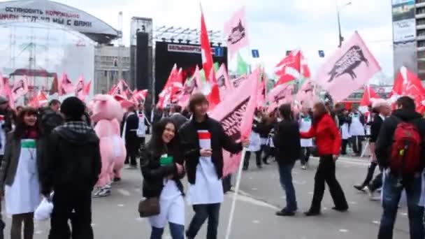 Pessoas em manifestação CONTRA A CORRUPÇÃO no Acadêmico Sakharov Prospect — Vídeo de Stock