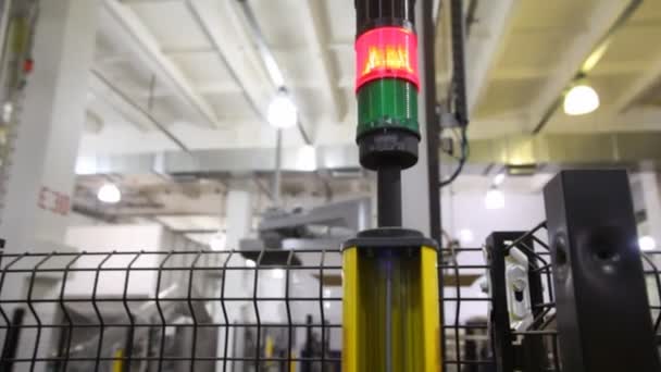 Tirai lampu pengaman, yang memberi tanda dan menghentikan robot — Stok Video