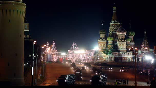 TORNADO MLRS 9K58 passeio de caravana pelo cais do Kremlin de Moscou — Vídeo de Stock