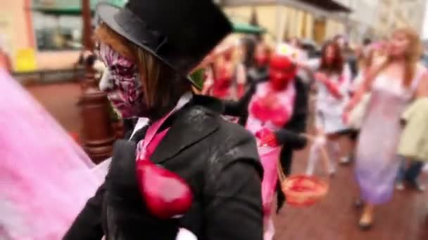 Bloody zombies crowd walk include newlyweds and bridesmaid — Stock Video