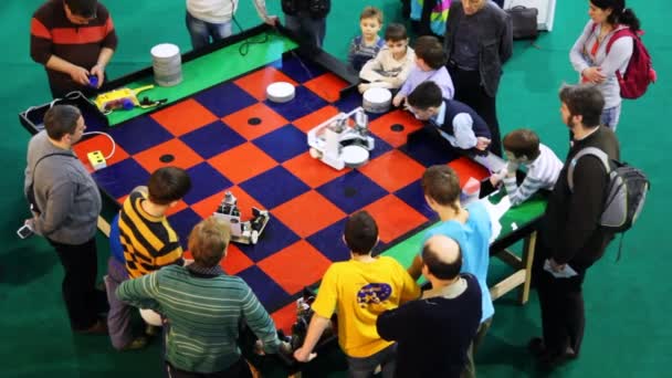 Robot rearranges checkers on chessboard — Stockvideo