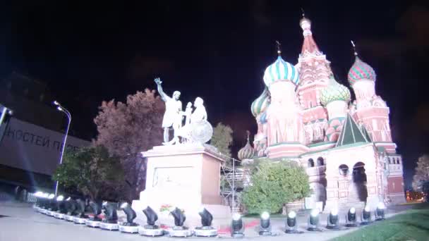 Памятник Минину и Пожарскому стоит на первом фестивале CIRCLE OF LIGHT — стоковое видео