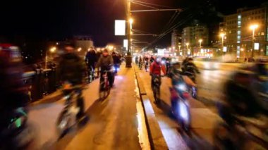 trafik, Moskova ile köprü üzerinde birçok bicyclists binmek