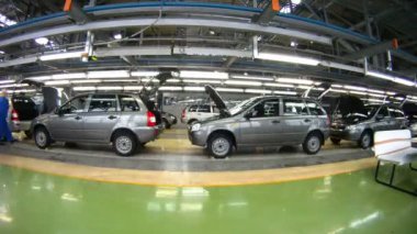 işçiler derleme dükkanındaki araba komple set yapmak