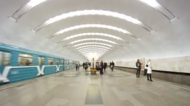 yolcu gelir ve metro istasyonu perovo bırak