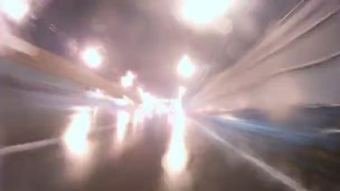 yağmur gider ve araba camına düşüyor