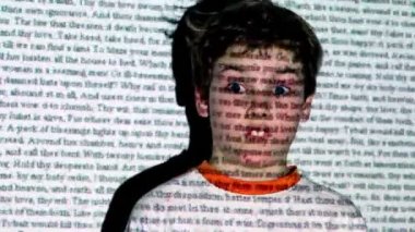 w. Shakespeare, romeo ve juliet metni projeksiyon çocuk üzerinde hareket