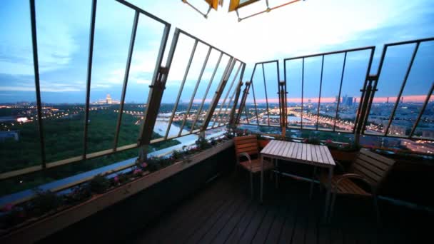 Centro de negocios de la ciudad de Moscú, Universidad Estatal de Moscú y la región central de Moscú es visible desde la terraza — Vídeos de Stock