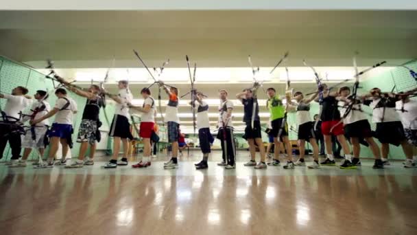 Many students archers stand in shooting gallery on IV Traditional archery tournament in RSUPES&Ton — Stock Video
