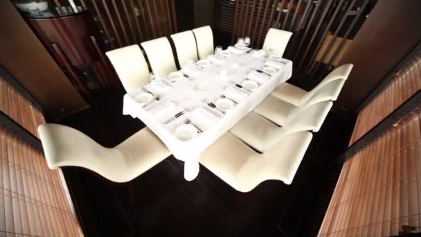 Table for ten persons stands in separate room separated by jalousie — Stock Video