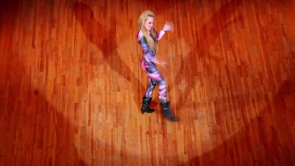 Chica joven baila en concurso en HHI Copa de Rusia, Campeonato IV — Vídeos de Stock