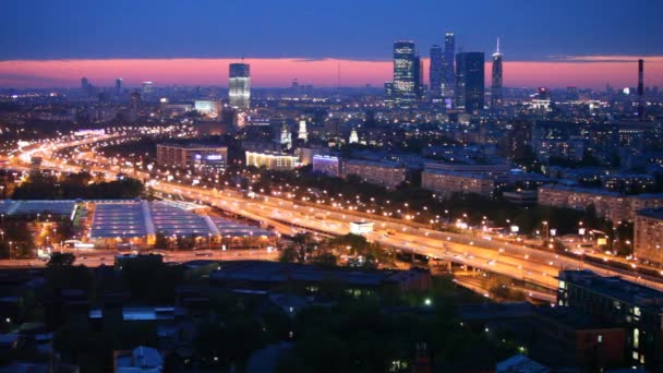 Business center Moskva city står mot staden landskap — Stockvideo