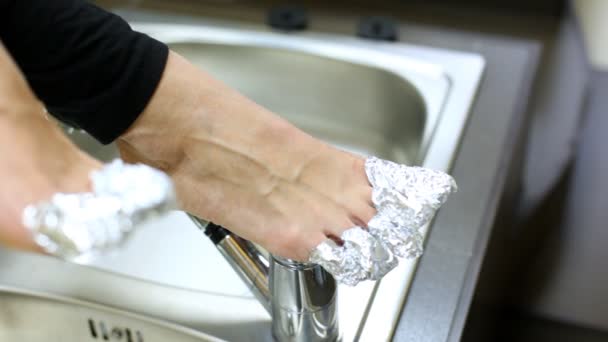 Woman fingers wrap up in foil to make correction of nails — Stock Video