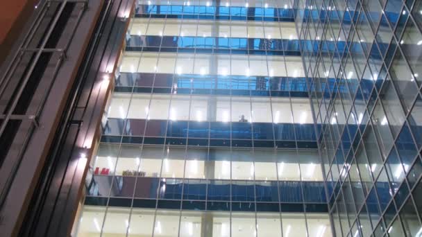 In windows of business center is shone light on stages indoors — Stock Video