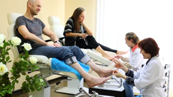 Cosméticos fazem pedicure hardware para homem e mulher — Vídeo de Stock