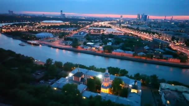 Andreesvky Köprüsü'nde Moskova Merkez ilçe arabalar gitmek — Stok video