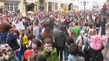 geçit töreni, dreamflash sabun köpüğü olarak eski arbat insanlar gitmek