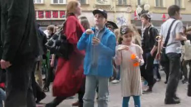 çocukların geçit sabun baloncuklar sabun köpüğü şişirmek