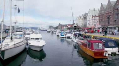 birçok tekne dok kıyı kenti olan defne vagen, bergen