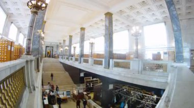 insanlar lobi Devlet Kütüphanesi, büyük bir kütüphane ve devam et.