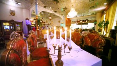 Lounge Restoran şamdan mumlar ile arkasında yer alır