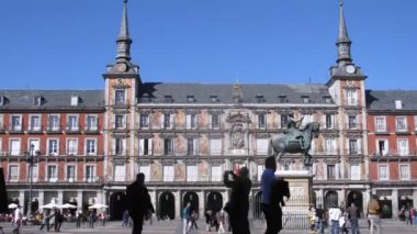 plaza mayor Madrid günü turist yürü