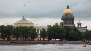 nehir iskele admiralty ve isakievsky Katedrali ile