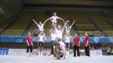 Chaplin Takım Şampiyonası amigoluk üzerinde yer aldığı