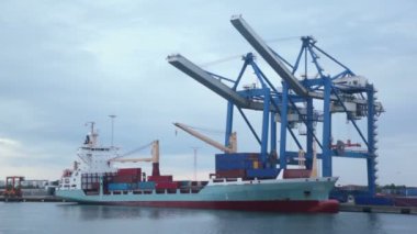 Vinç Kopenhag limanına habersiz yola çıkış için hazırlar.