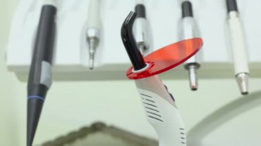 dişçi aletleri ve donanımları, portre görünümünde hareket