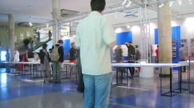 mimari ve tasarım Sergi Salonu'nda ziyaret edenler devam