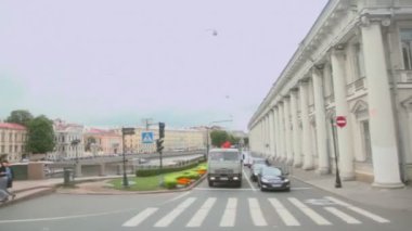 Nevsky Avenue (otobüs görünümünden Fontanka Nehri üzerinde köprü)