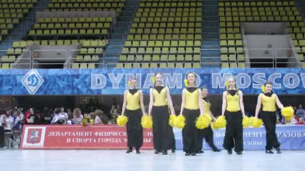 Nonstop i kaktus bierze udział w mistrzostwach na cheerleading — Wideo stockowe