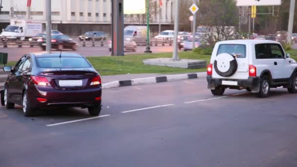 Two cars have an accident on Third transport ring — Stock Video