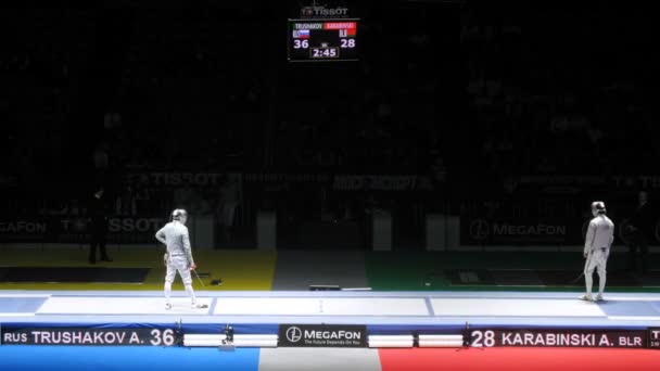 Trushakov and Karabinski compete on championship in fencing — Stock Video