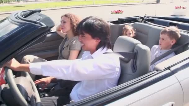 Buckle up family ride in cabriolet at sunny summer day — Stock Video