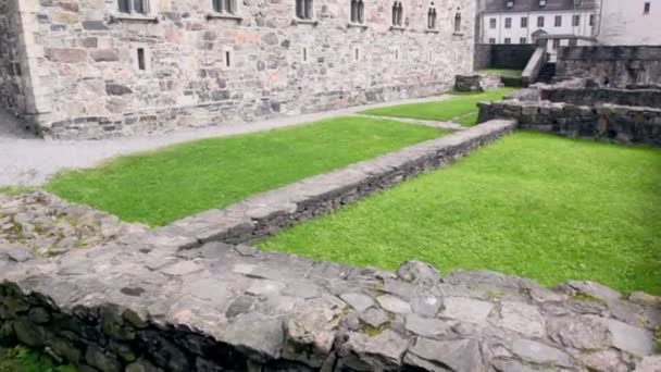 Hokonskhallen complex of medieval buildings, upward motion — Stock Video