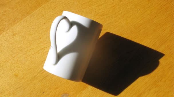 Cup stands on yellow table under an slope, time lapse — Stock Video