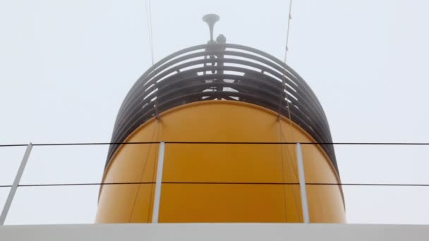 Fog covers yellow tube near fence, view from below — Stock Video